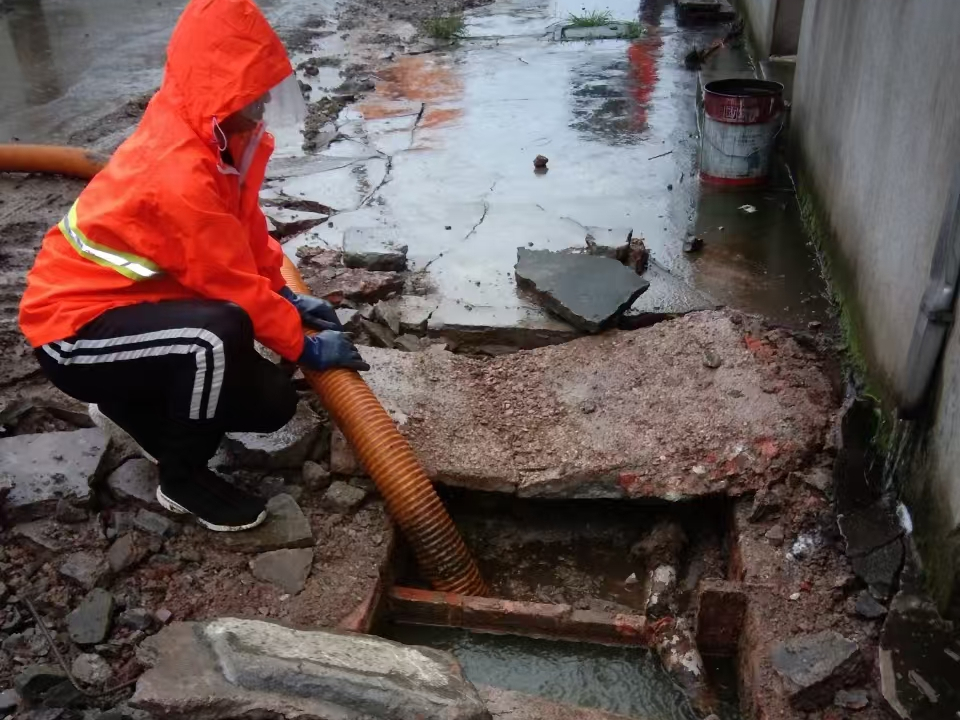 临江专业清理污水池 炜誉市政以规范流程守护城市 “肠道”