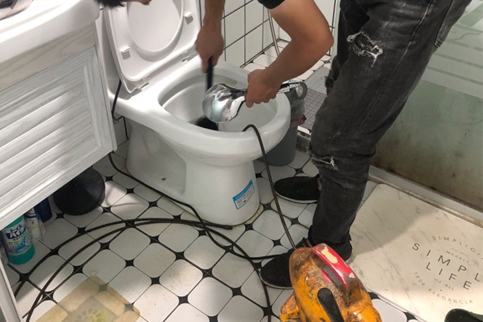 临江马桶堵塞自己疏通还是找师傅？专业上门服务让你省时更省心
